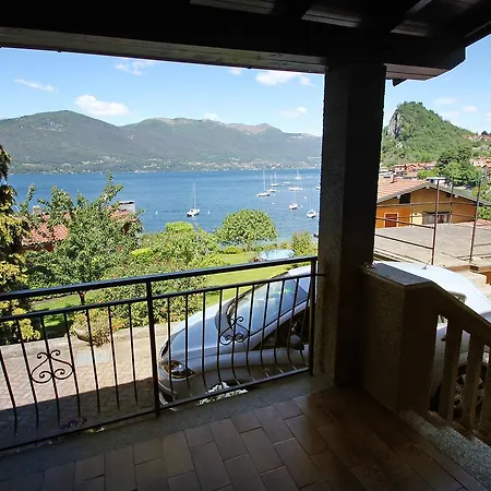 度假居 Locazione Turistica Casa Beach Castelveccana